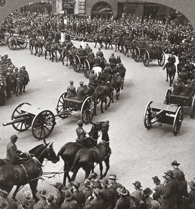 Conmemoración del fin de la guerra, los Anzacs presencian la revisión de las fuerzas del Imperio en Londres de English Photographer